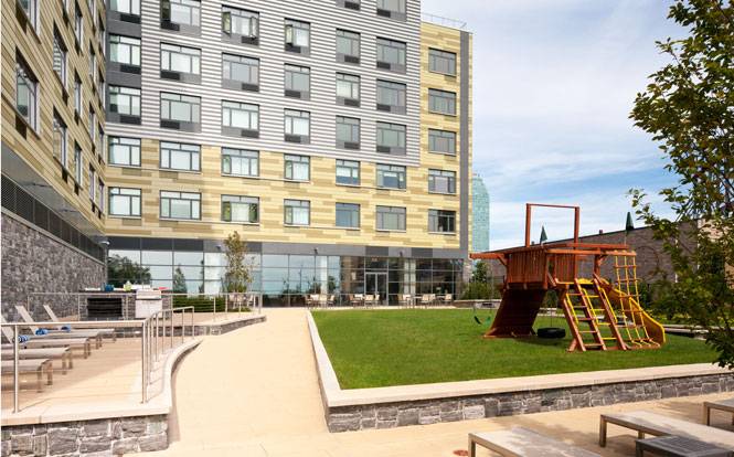 **$ 3698**Corner unit with Magnificent Manhattan and 59 st bridge View ****LIC 2 br Condo