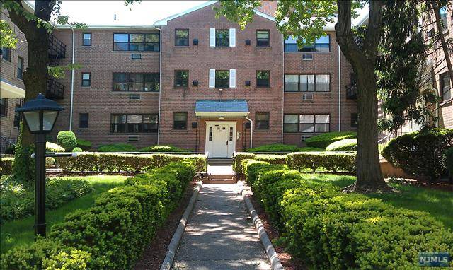 Commuter Special - Large One Bedroom Condo Apt for Rent in Hackensack NJ!