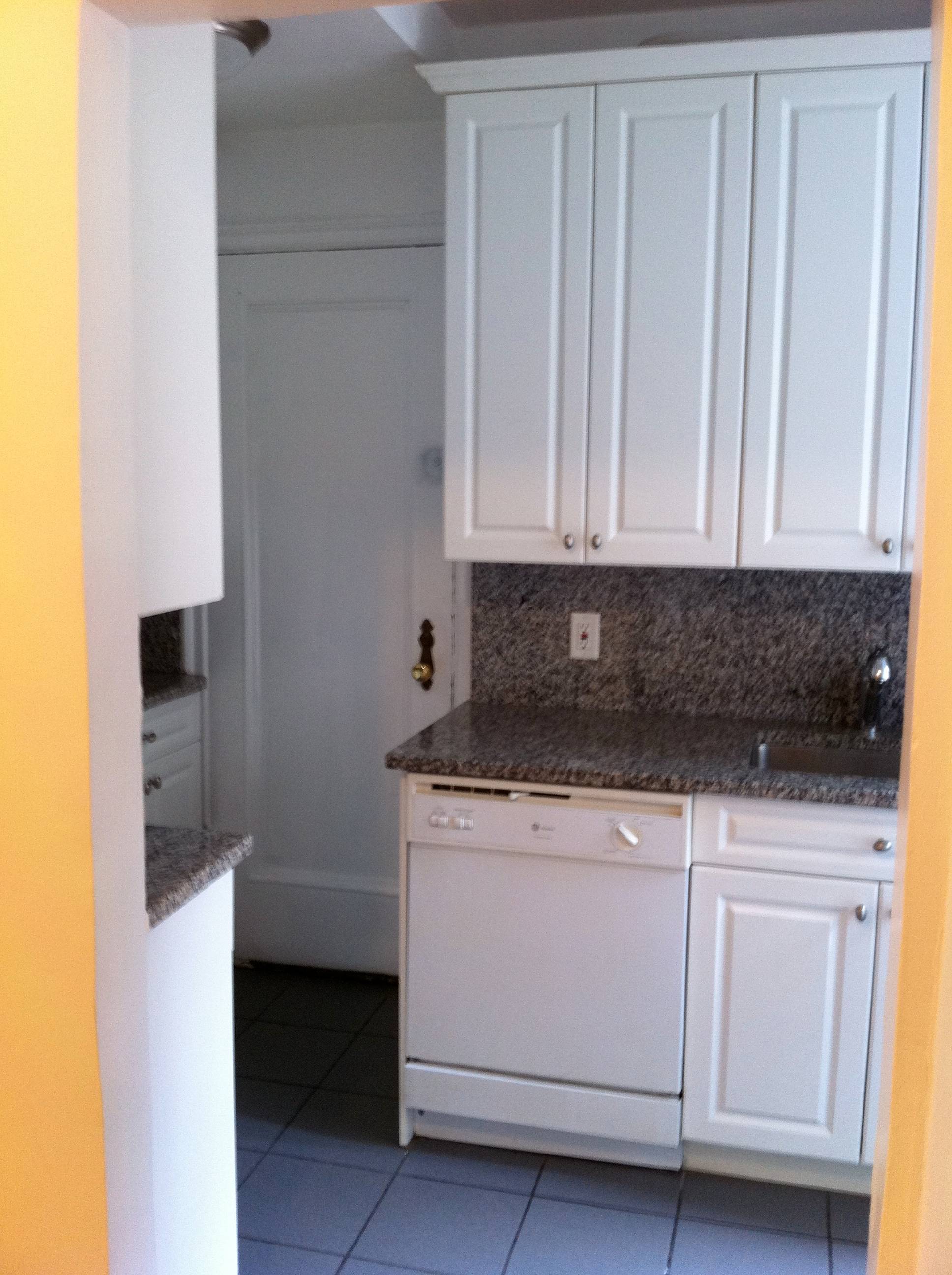 SPACIOUS GRAMERCY PARK 2 BED / 2 BATH IN DOORMAN BUILDING!!