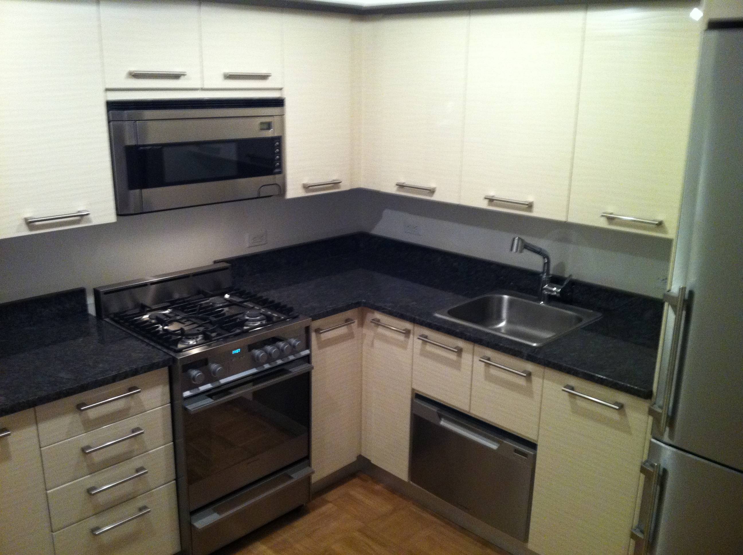 ONE BEDROOM NEAR WALL STREET - HISTORIC ART-DECO BUILDING - LUXURIOUSLY REMODELED!   