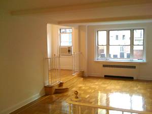 No FEE * HUGE 650sf Alcove Studio, Dining Area - 1 Block From Central Park