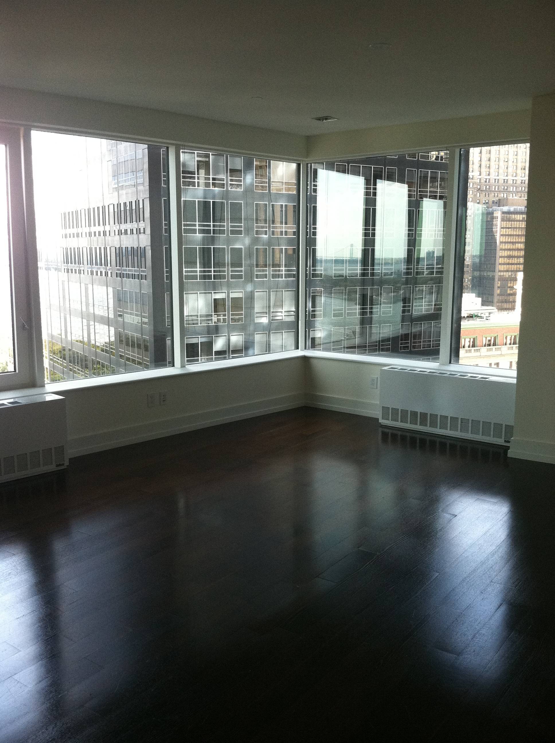 Financial District ~ Huge Studio/Home Office ~ Top-of-the-line Appliances ~ NYC Health and Racquet Club Membership!