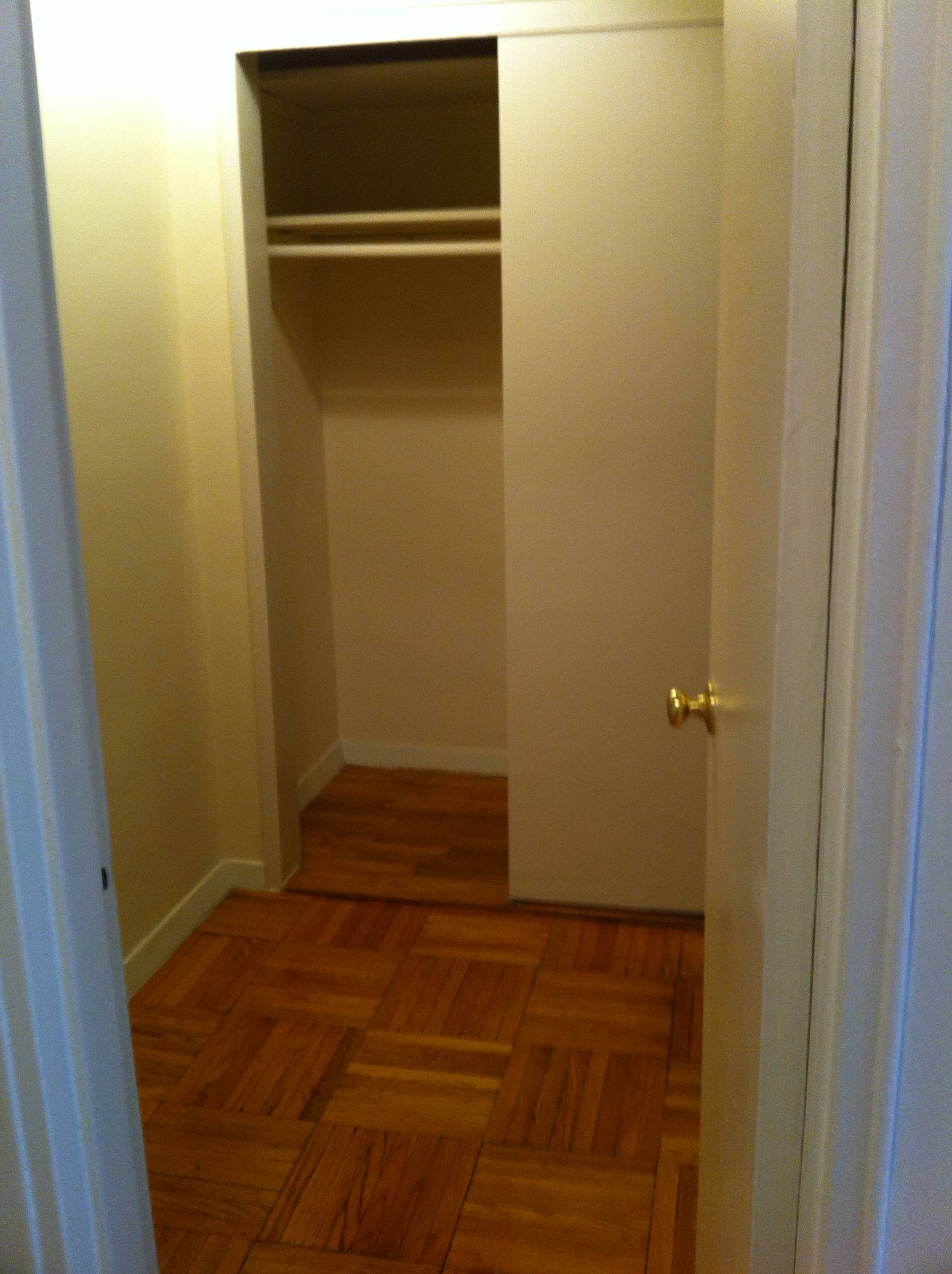 Large Sunny 1 Br. Apartment In Elevator Low- Rise Bldg . Downtown Manhattan West Village