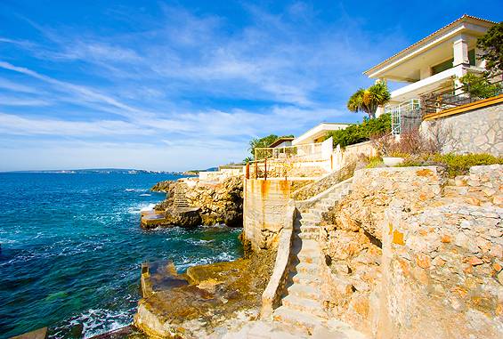 IMPRESSIVE LUXURY VILLA WITH PRIVATE DOCK & SENSATIONAL SEA VIEWS