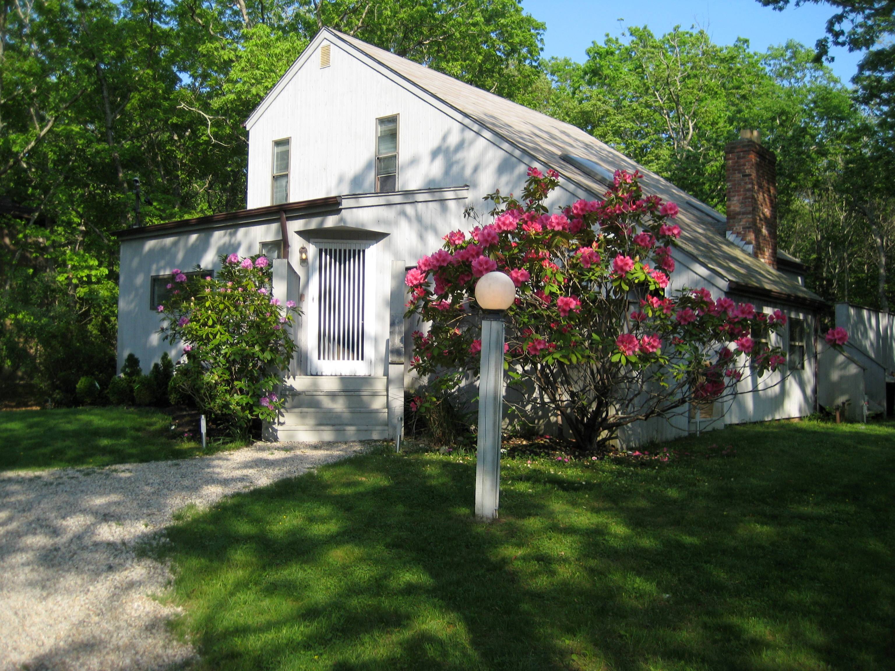 East Hampton/Springs, Summer Rental 3 Bedroom, 2.5 Bath, Contemporary Salt Box