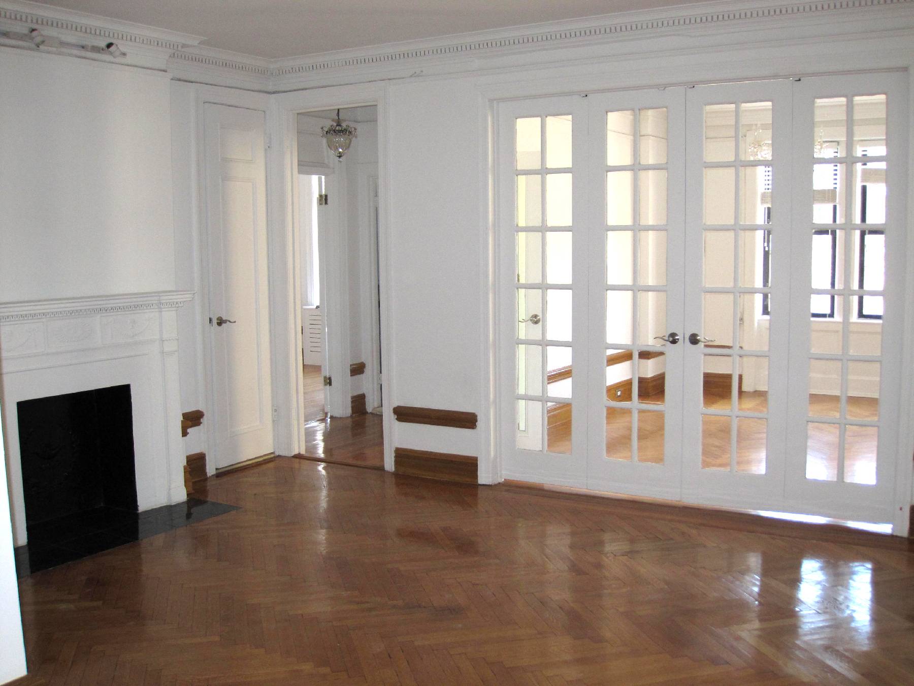 UPPER WEST SIDE PRE-WAR APARTMENTS FOR RENT;  2 BED / 2 BATH PRE WAR / BEAUTIFUL ORIGINAL DETAIL