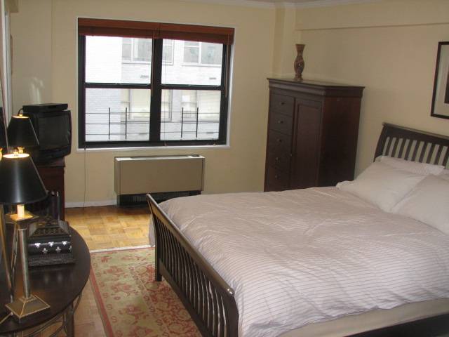 CONVERTIBLE 2 DOORMAN CONDO in MIDTOWN EAST!