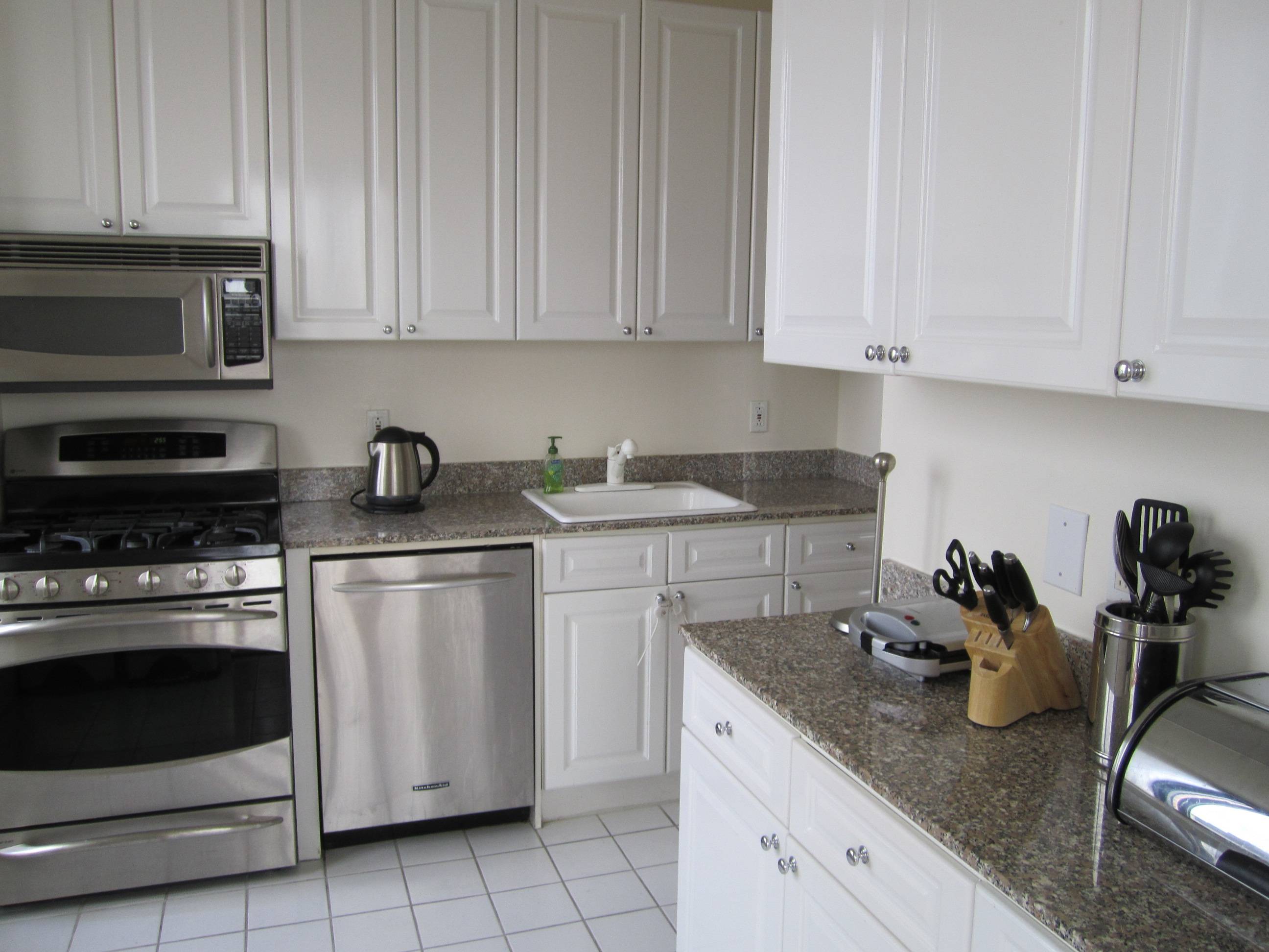 ~~NO FEE~~E.66 St  UPPER EAST SIDE ~~Two bed Room 2 bath  HIGH FLOOR~~LUXURY D/M ~~ GYM~~