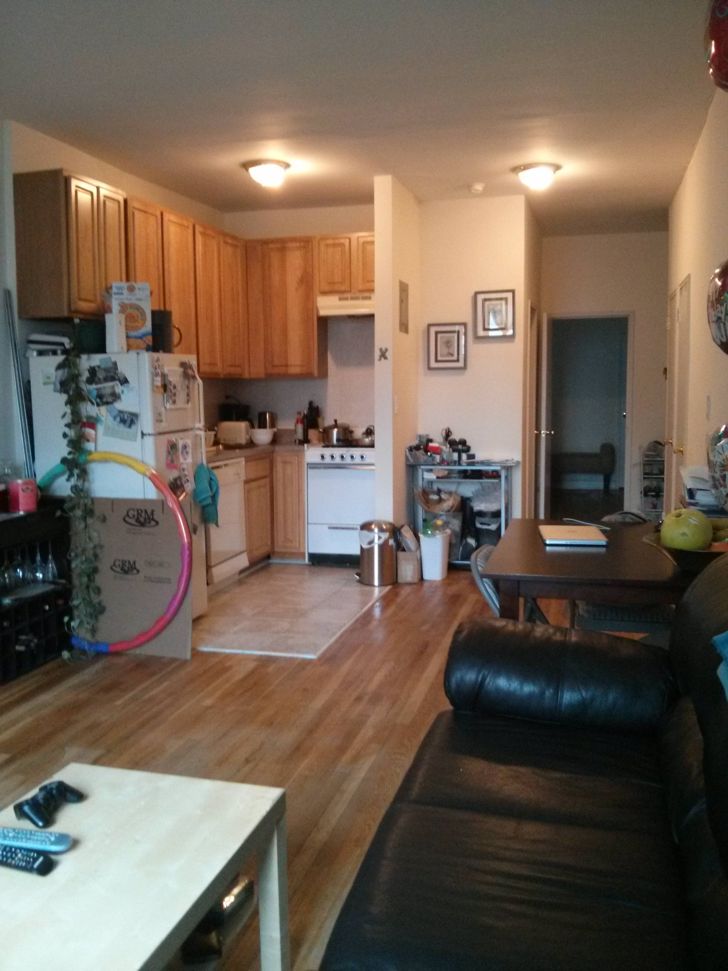 Huge One-bedroom Home with High Lofty Ceilings in Elevator Building