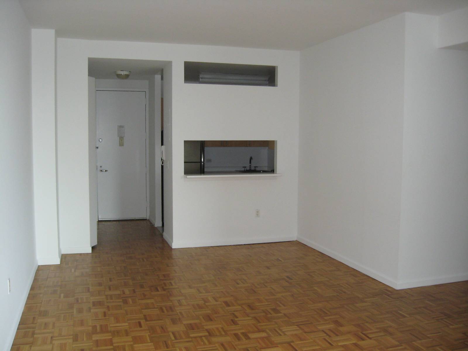 FINANCIAL DISTRICT/DOWNTOWN - NO FEE - LARGE ONE BEDROOM WITH AMAZING VIEW OF THE BRIDGES AND EAST RIVER, HUGE WINDOWS AND STAINLESS STEEL APLIANCES...