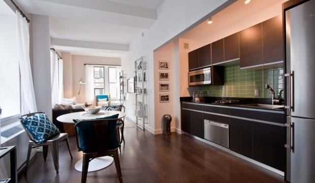 $2450 - Luxury Studio in Full Service Building - Prime Financial District location!