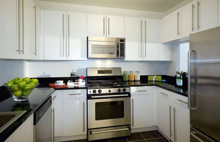HUGE OPEN LOFT HI CEILINGS GREAT LIGHT EXPANDED WINDOWS PRIME LOCATION