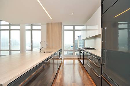 Breathtaking City and River Views - Williamsburg Brooklyn Waterfront !