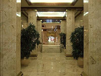 PRICED TO SELL! TRUMP PARC CONDO 1B/1.5 BATH
