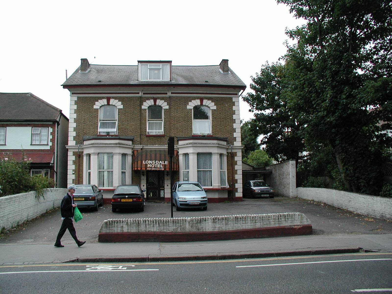 20 Bedroom Hotel in England - Great Potential - Great Price