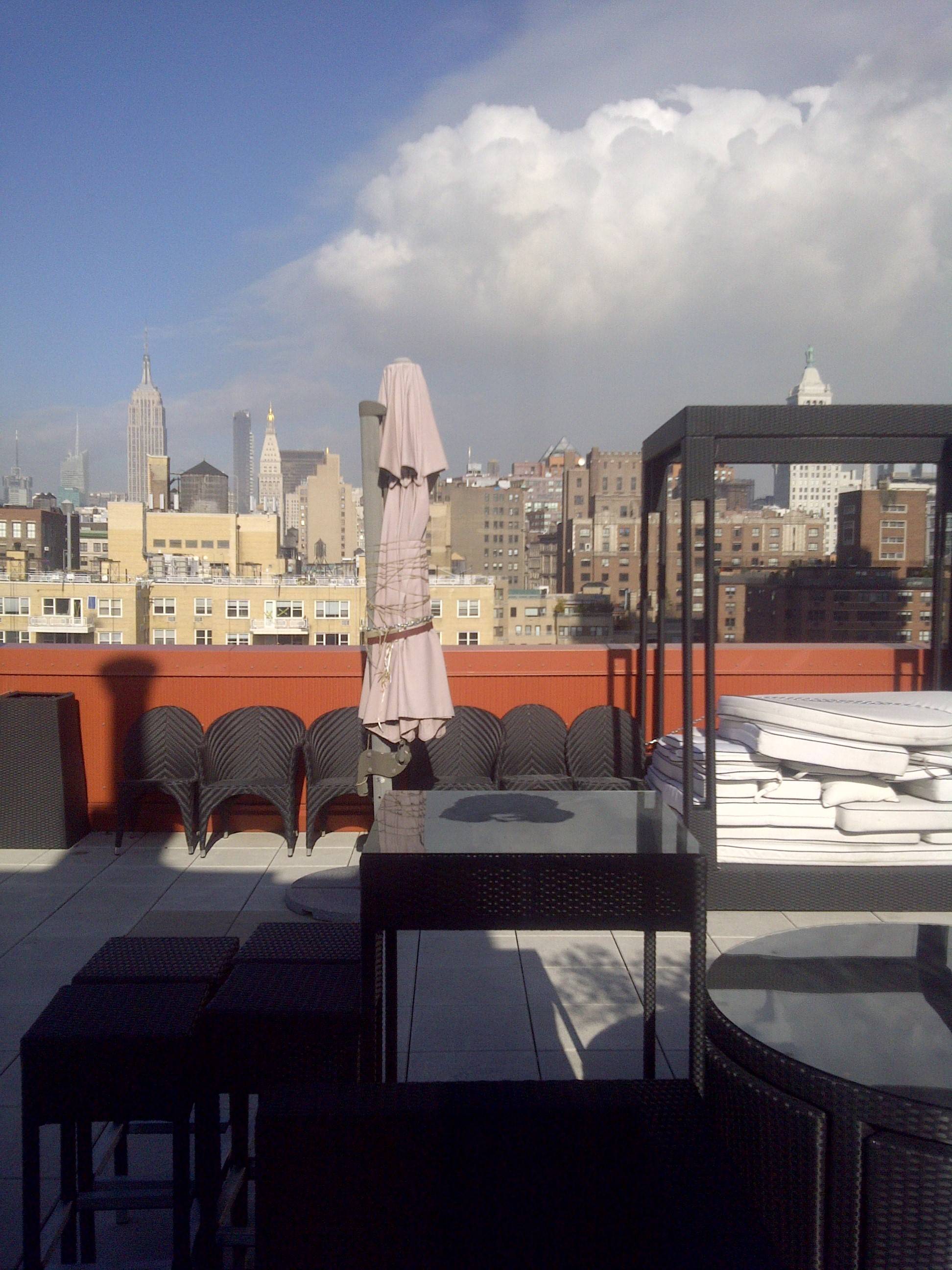 Prime Noho Penthouse Private Rooftop Deck with Hot tub!! - reduced fee....