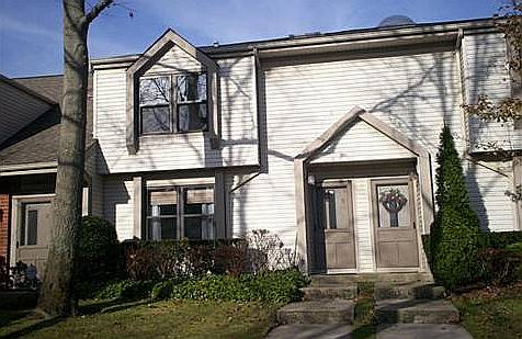 2 Bedroom Condo Near Village Southampton South