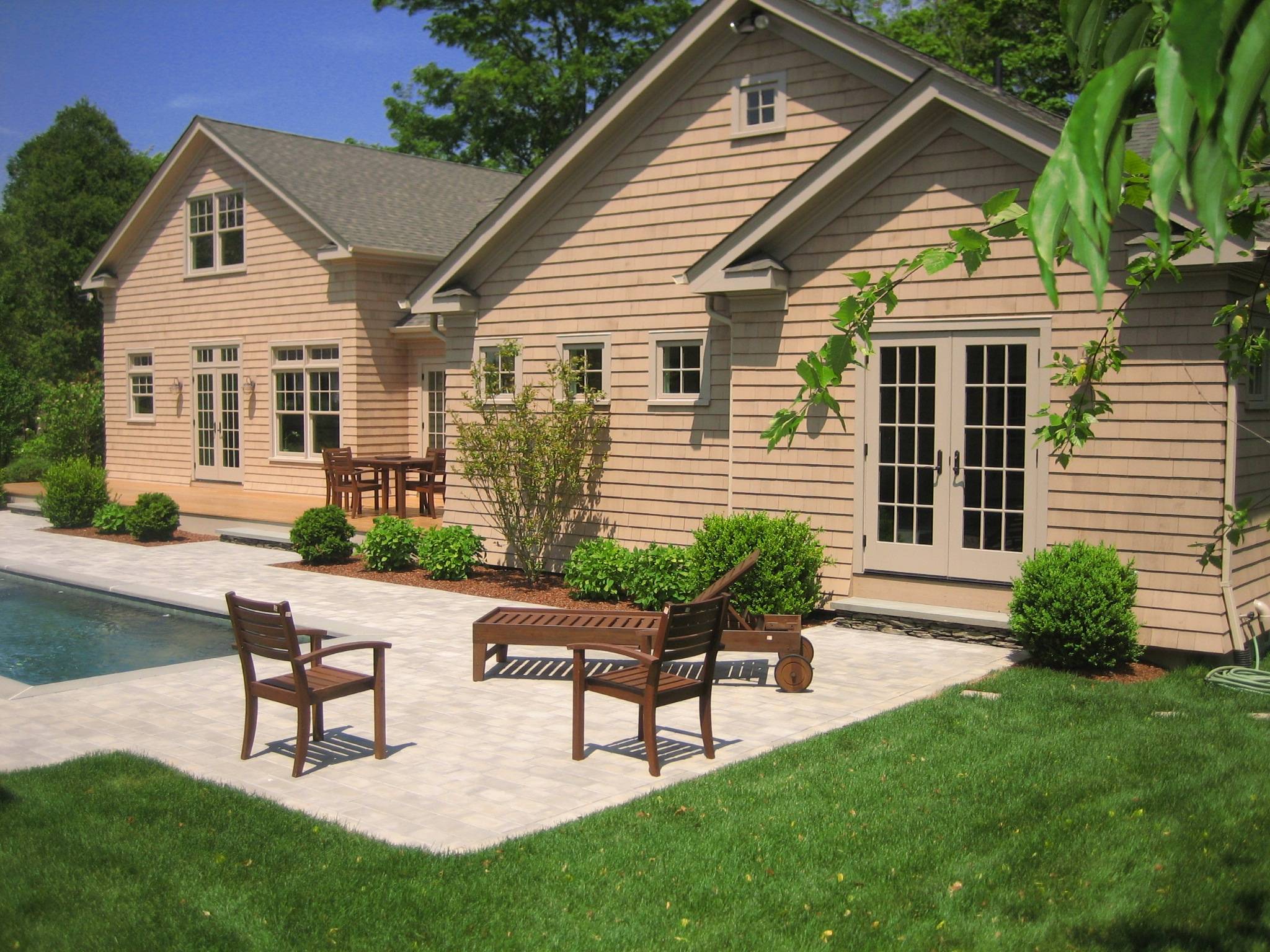 SOUTHAMPTON VILLAGE SPACIOUS 4 BED WITH POOLHOUSE 