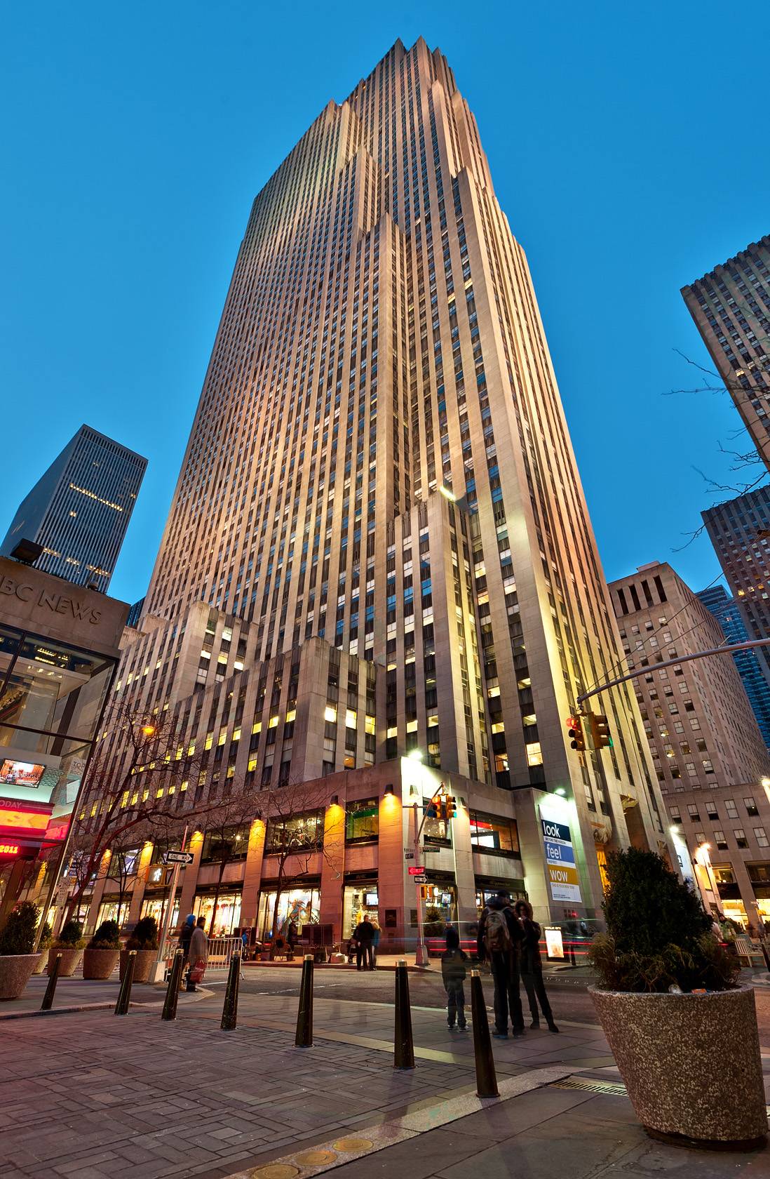 NYC INVESTMENT PROPERTY 1 BEDROOM FOR SALE IN A CONDOMINIUM BUILDING IN MIDTOWN