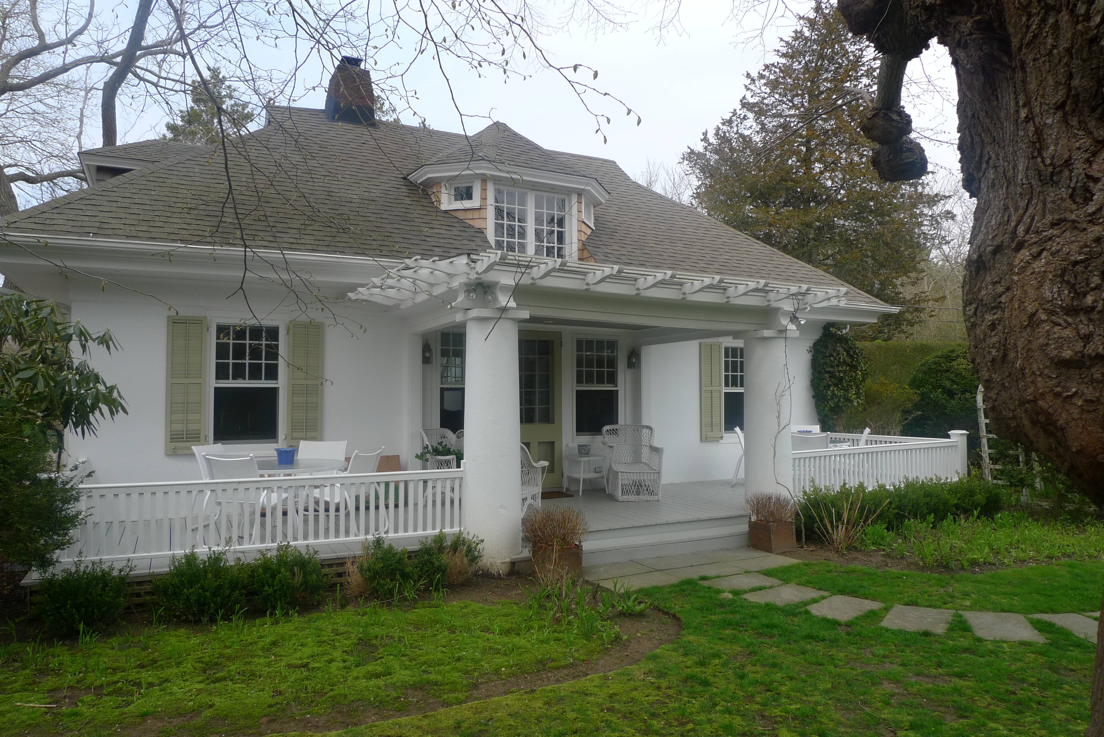 Quaint Cottage with Loads of Charm Southampton Village