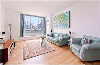 Simply fabulous! Rare oppurtunity to own a spectacular 1 bed/1 bath at the luxurious View Condominium with breathtaking city and water views 