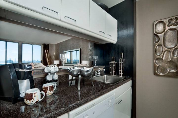 NO FEE - Luxury 1 BR apartment near Port Authority - Amenities include Garage, Fitness Center/ Gym, Swimming Pool, Lounge, Valet, Sundeck, Billiards and Cinema Room