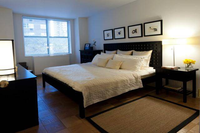 $4795 - Convertible 2 Bedroom, 1.5 Bath  in prime UWS luxury bldg