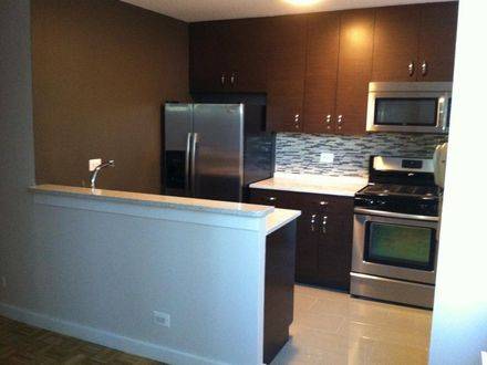 LARGE**Full Service**One Bedroom**567 SQFT**