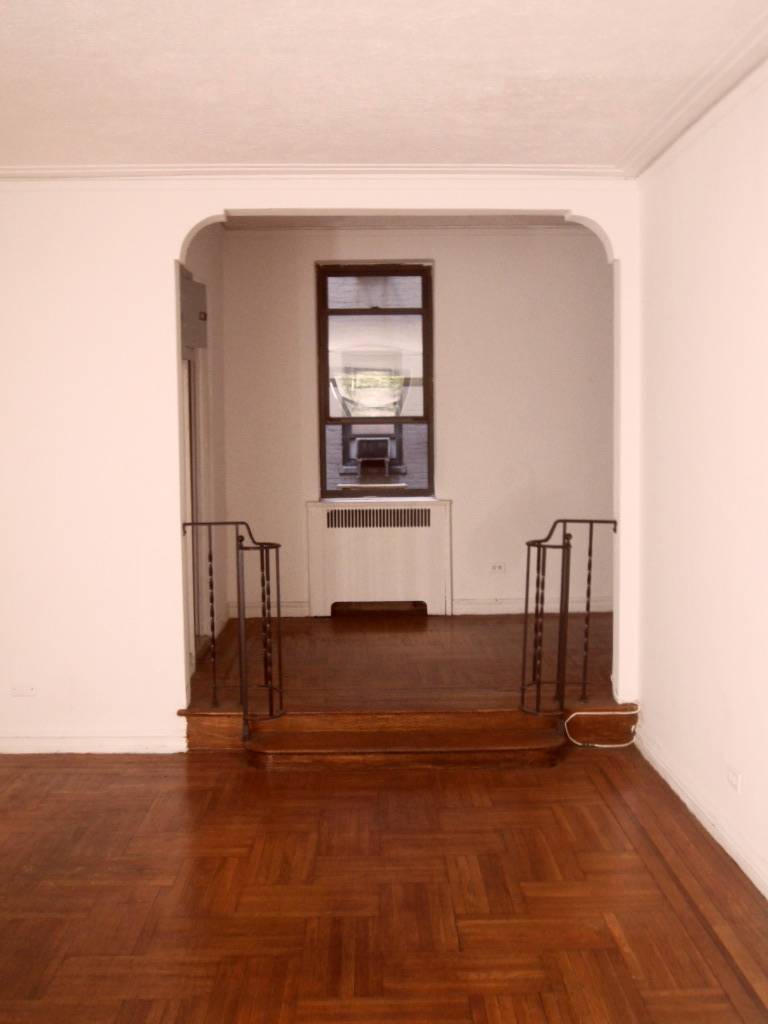 ***CHELSEA** ELEV BLDG W/LAUNDRY** PRISTINE STUDIO 