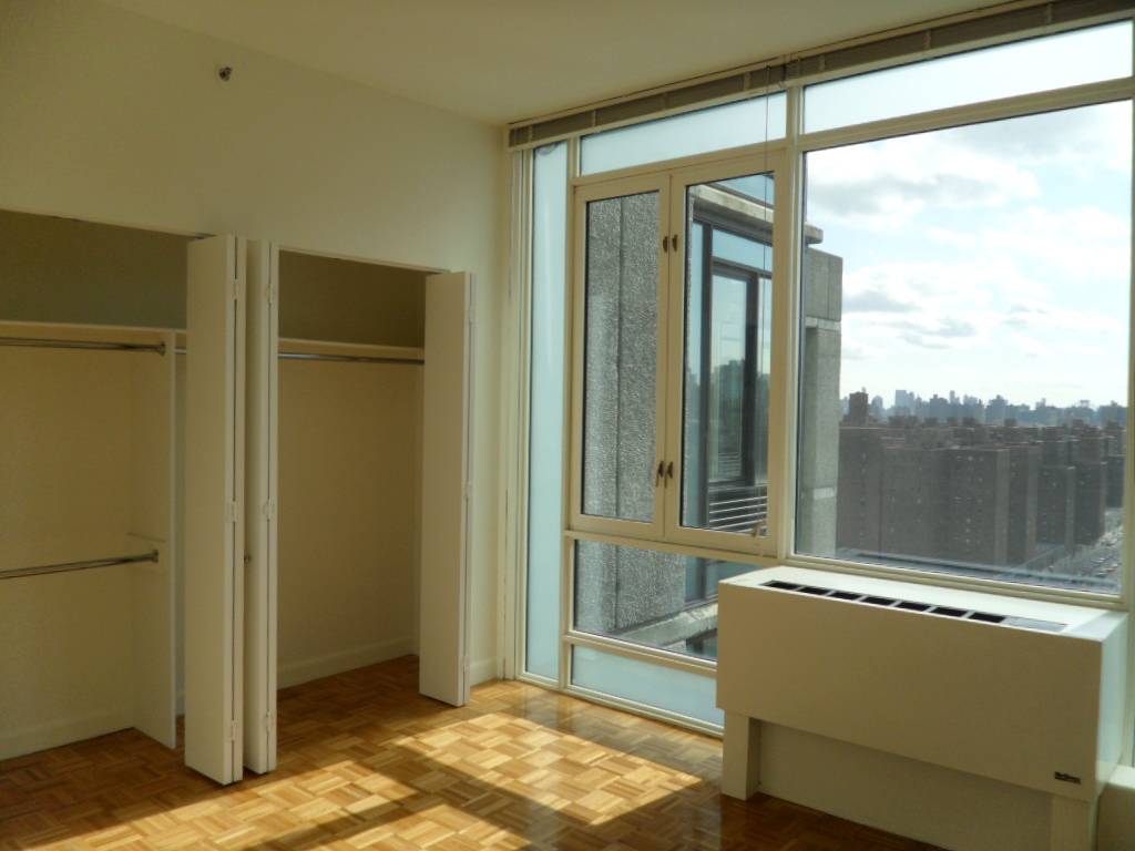 #### GRAMERCY PARK*** WATER VIEWS**LUX BLDG** 2BED/2BATH/OFFICE ****