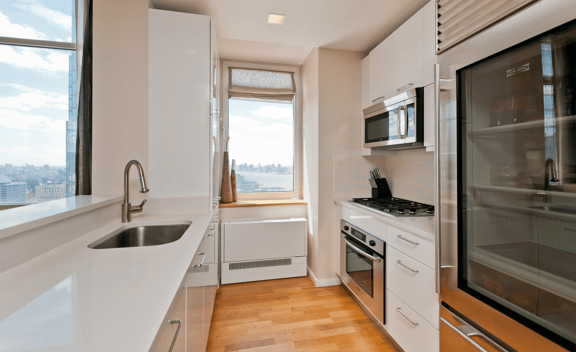 Investment Property in New York City Condominium for Sale! 2 beds/2 baths in a brand new luxury building with amazing city/water views!