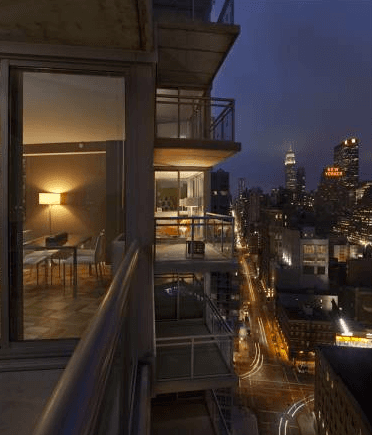 MIDTOWN WEST, HUDSON YARDS, AMAZING ONE BEDROOM AND ONE BATH WITH BALCONY, CITY VIEWS,ROOFTOP DECK AND SO MUCH MORE. WALK TO THE HIGHLINE PARK. APARTMENT HAS ONE MONTH FREE RENT. 