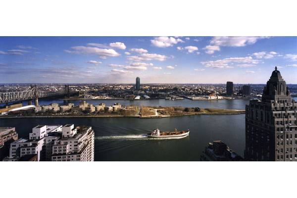 Nec-Plus-Ultra White Glove High Floor Large 2 Bedroom with Superb River Views