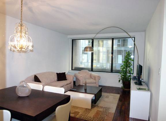 Spacious Upper East Side Condo for Sale, LUXURY 1 BEDROOM - NR LEXINGTON AVE.  W/D, GYM, LOW CC & RET!  DOORMAN
