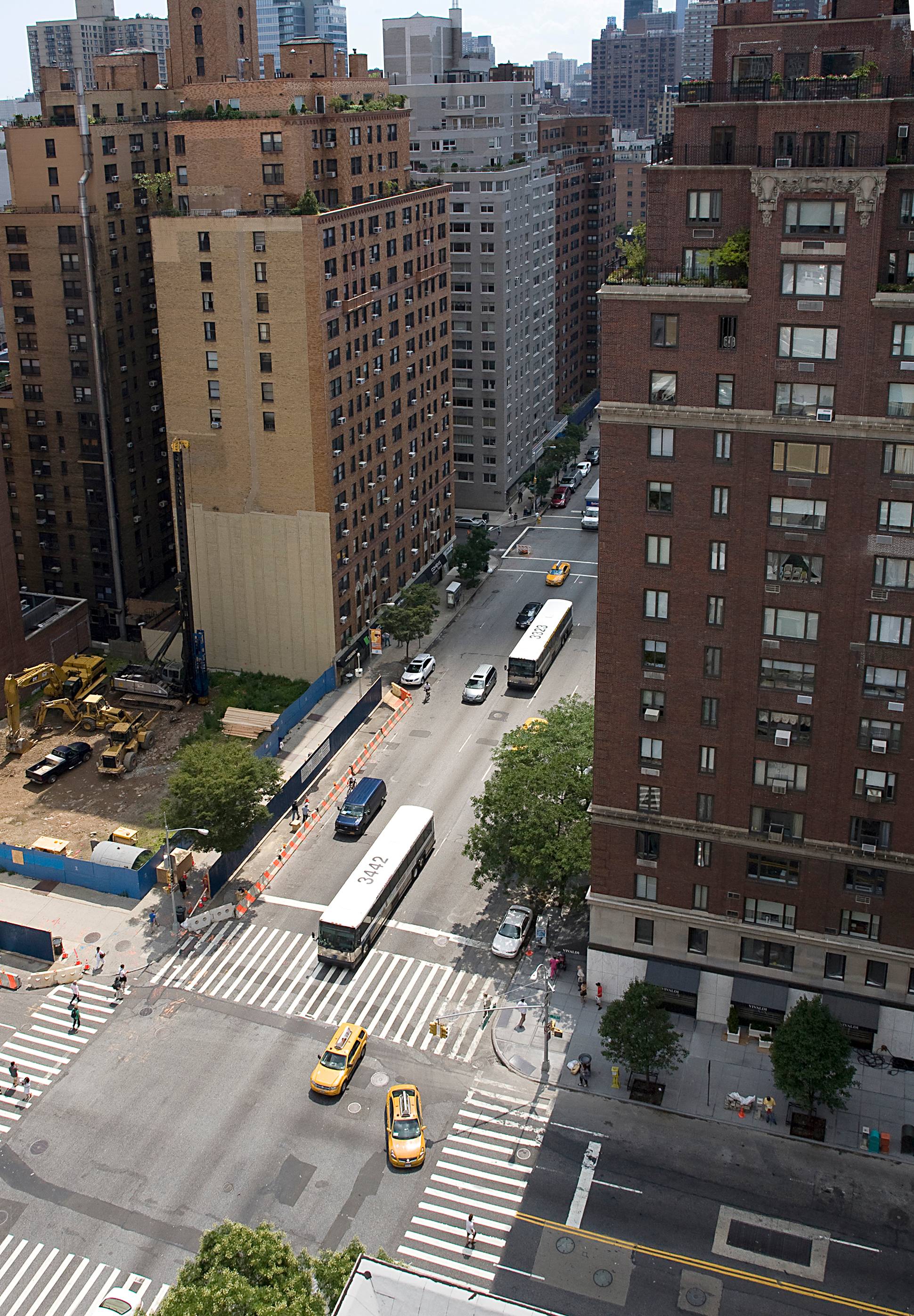 1650-sf Prime Location -Truly Spectacular Corner Unit on 21st floor with Breathtaking Views for Sale.