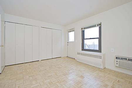 EXTRA LARGE J4 1BR/BA AMPLE CLOSET SPACE CORNER APT LANDMARK BLDG