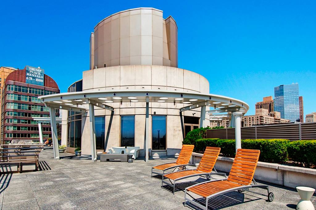 Panoramic views of Hudson. Spectacular Sunsets. Two Bedroom.Two Bath. Rooftop Oasis. Upper West Side. Riverside Park. Lincoln Center