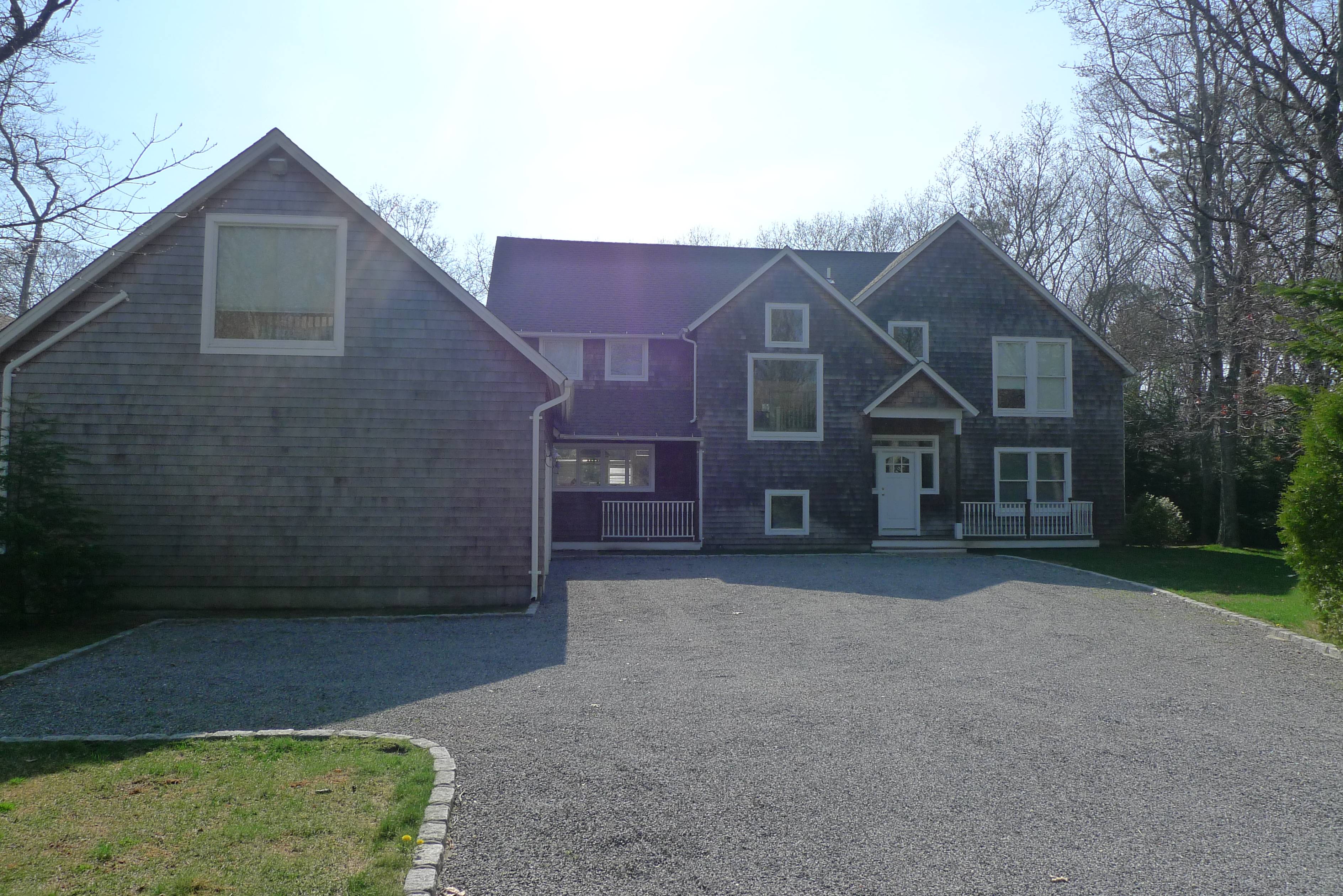 Large Post Modern in Wainscott North