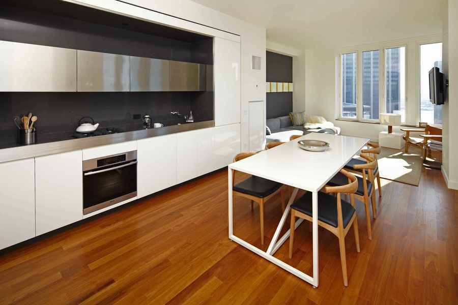 Spacious Studio located in busy Downtown Arrea 