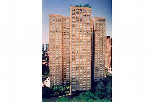 Sutton Place – 1 BR and 1.5 bathroom Luxury apartment