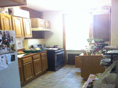 Huge 2-Bed available in Bushwick.
