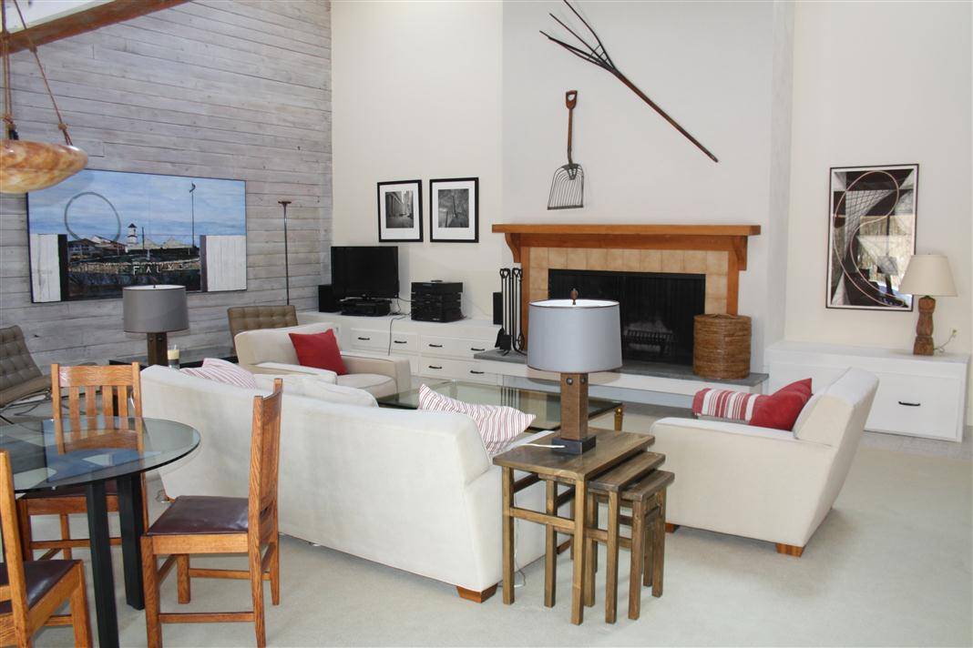 BEAUTIFULLY RESTORED BARN SOUTHAMPTON SOUTH