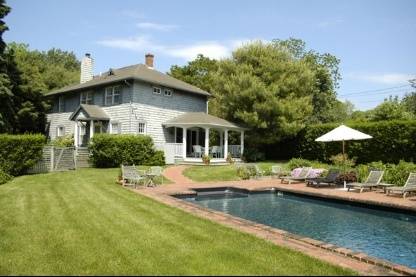  CHARMING EAST HAMPTON VILLAGE WITH POOL