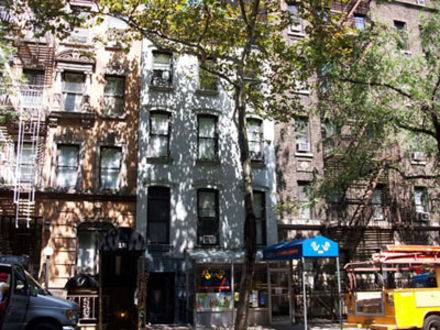 Below Market Rent in Turtle Bay!! One Bedroom Apartment Close to Transportation! 