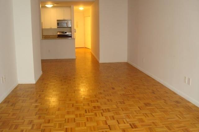 SPECTACULAR STUDIO WITH A MARVELOUS ENTRY FOYER ON WALL STREET! OCCUPY THIS!