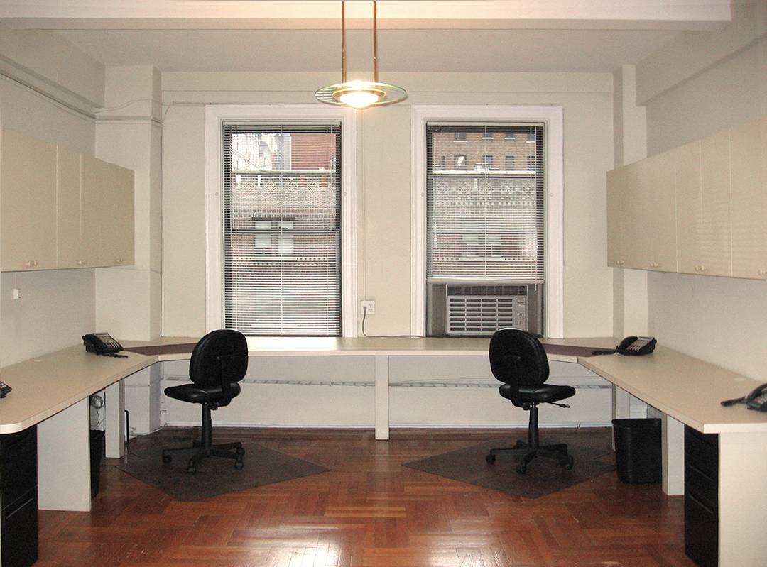 The perfect professional commercial space for graphic designer/therapist/Advertisor