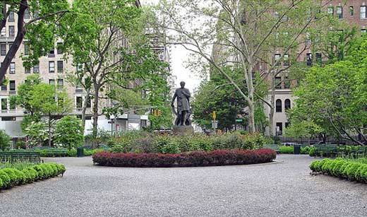Large studio with dinning area in Flat Iron District