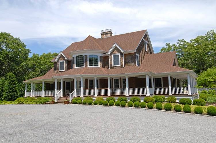 ENDLESS ACRES FOR A SOUTHAMPTON SUMMER RETREAT