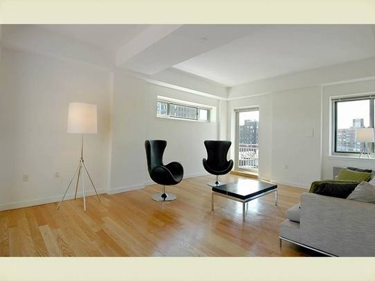 PENTHOUSE w/ WRAP AROUND TERRACE (2Bed + 2Bath)