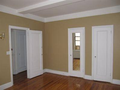 MURRAY HILLS PRE-WAR  LARGE 2 BEDS 2 BATHS + DINING + XX LARGE LV WBFP